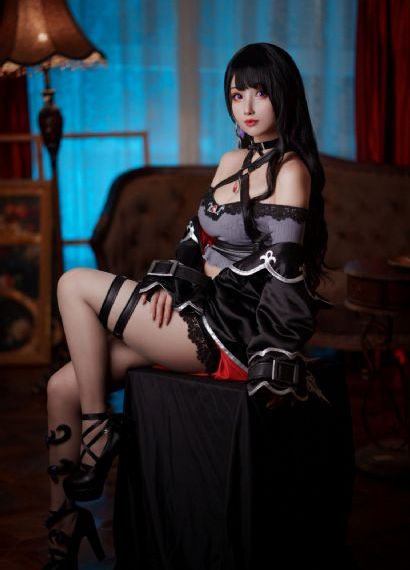 年轻女的老师2中字在线