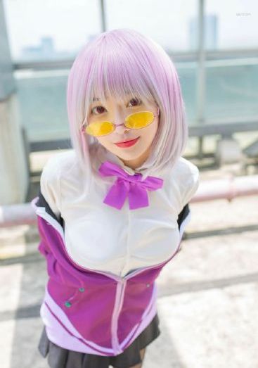 抖胸舞蹈