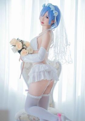 男子被扇耳光后连续打女子头